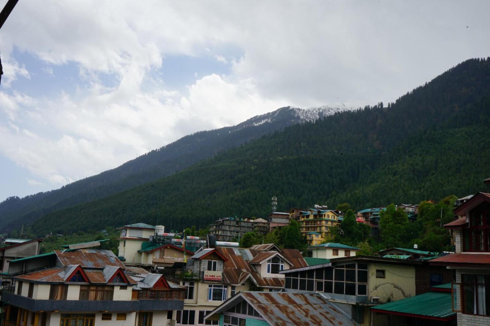 Hotel Magnolia Mallroad Manali - Manali (Himachal Pradesh) — Photos 1
